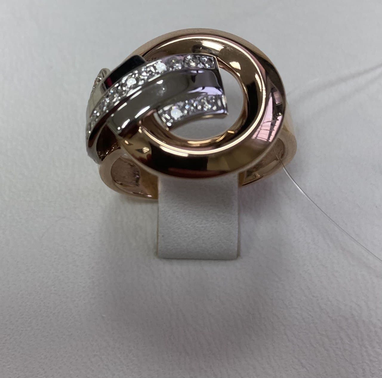 Кольцо из желтого золота с бриллиантами